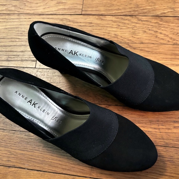 Black Anne Klein dress shoes - Picture 6 of 8